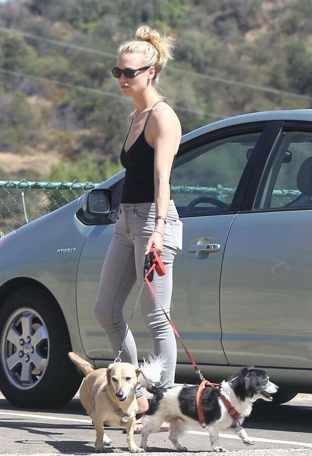 Keywords: Yvonne Strahovski; 